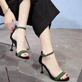 Stílusos női szandál műbőrből, vékony sarokkal