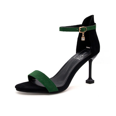 Stílusos női szandál műbőrből, vékony sarokkal