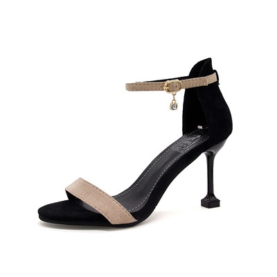 Stílusos női szandál műbőrből, vékony sarokkal