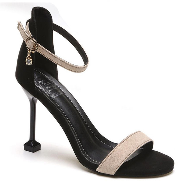 Stílusos női szandál műbőrből, vékony sarokkal