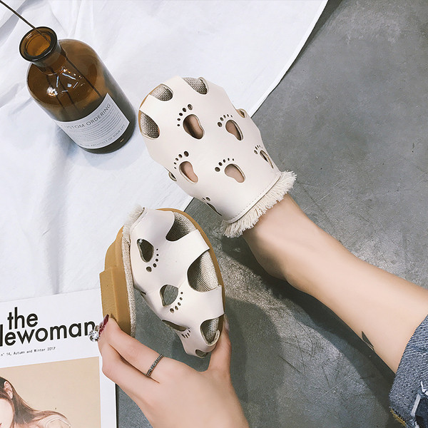 Női papucs három színben kivágott motívumokkal