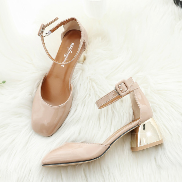 Lakkbőr női cipő vastag sarokkal, két színben