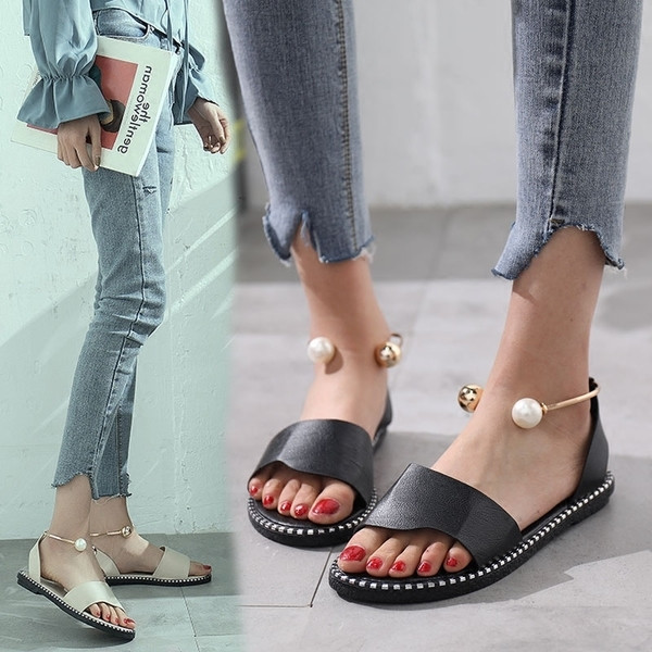 Дамски сандали от еко кожа с метална каишка около глезена