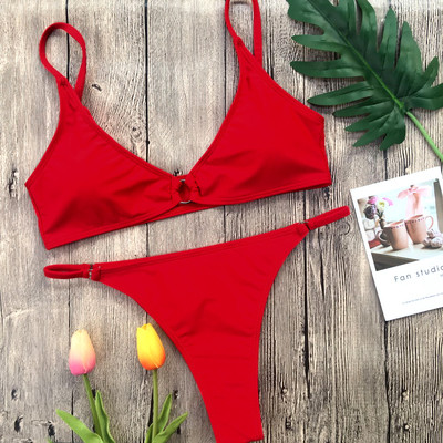 Női fürdőruha két részből - erős szabású, piros és fekete színben