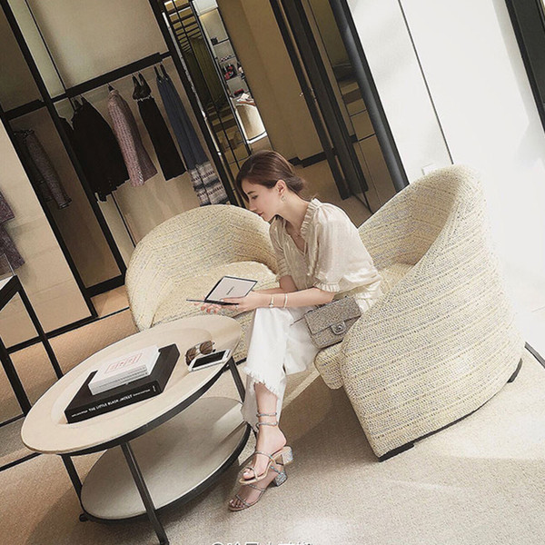 Stílusos női szandál kövekkel és pántokkal