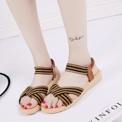 Női szandál több színben, lapos talpon