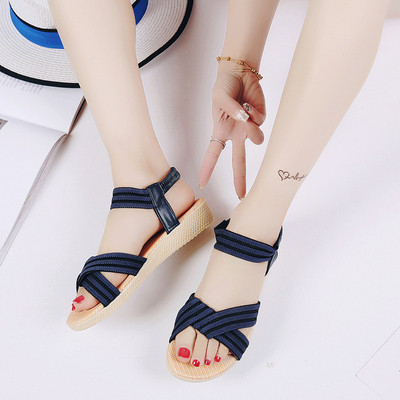 Női szandál több színben, lapos talpon