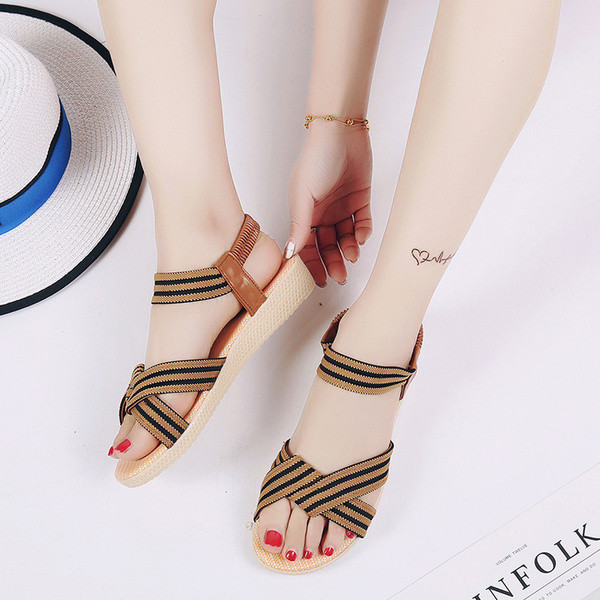 Női szandál több színben, lapos talpon