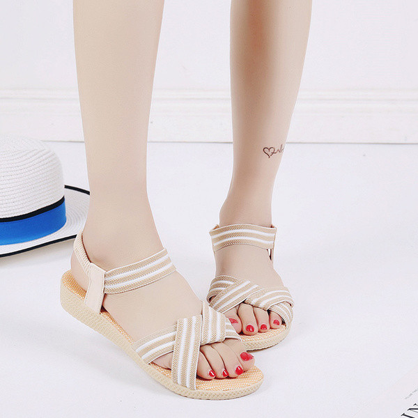 Női szandál több színben, lapos talpon