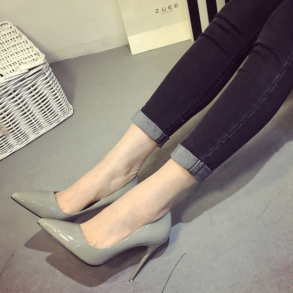 Stílusos női magas sarkú cipő több színben