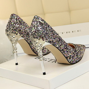 Női brokát cipő három modellben élénk színekben