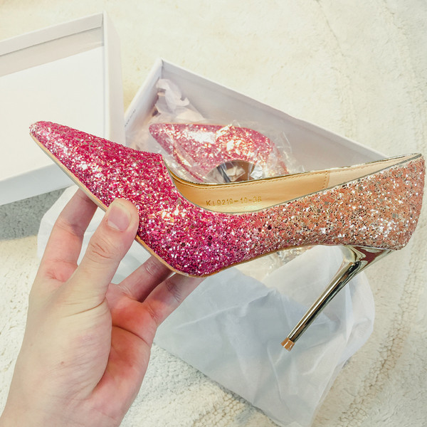 Női brokát cipő három modellben élénk színekben