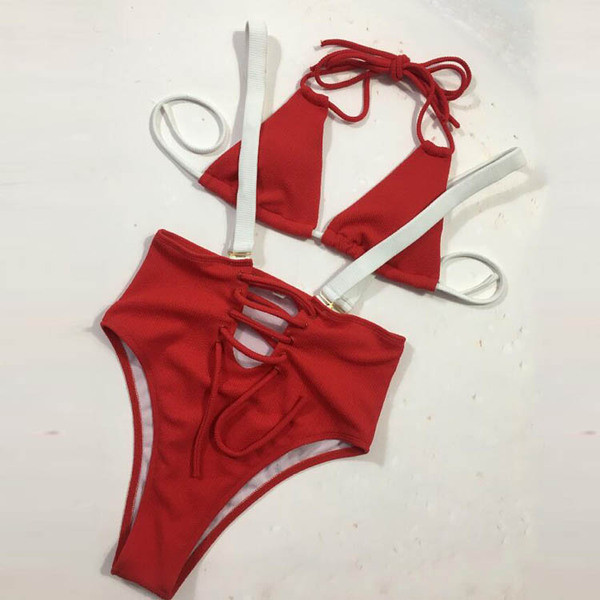 Lezser női fürdőruha széles pántokkal és magas derekú bikinivel