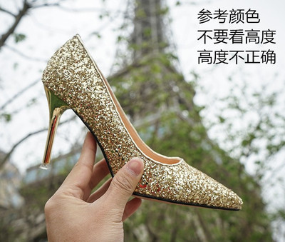 Brokát női cipő vékony sarokkal, két változatban 5 cm sarok és 8 cm