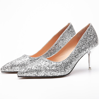 Brokát női cipő vékony sarokkal, két változatban 5 cm sarok és 8 cm