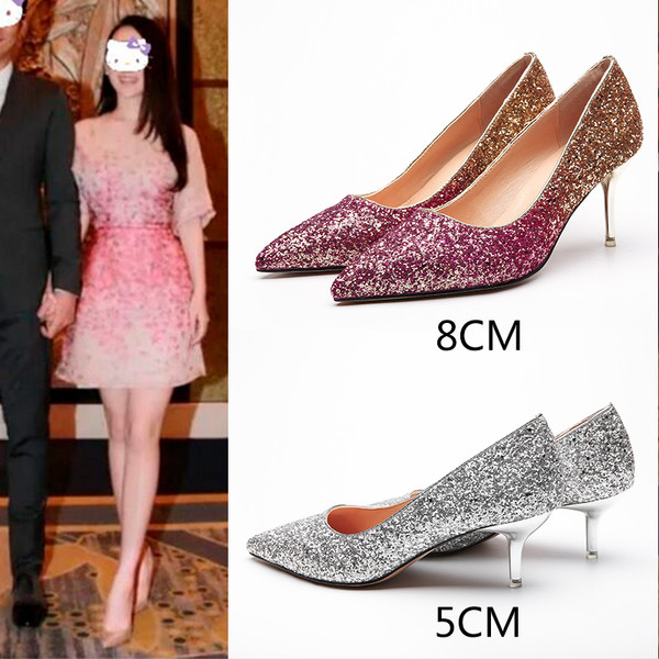 Brokát női cipő vékony sarokkal, két változatban 5 cm sarok és 8 cm