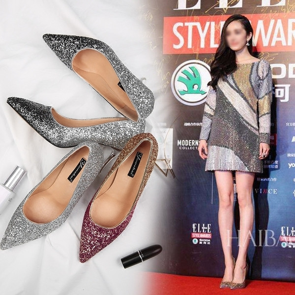 Brokát női cipő vékony sarokkal, két változatban 5 cm sarok és 8 cm