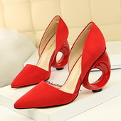 Női cipő nem szabványos sarokkal több színben