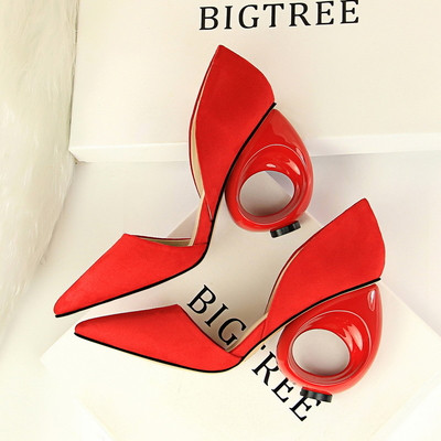 Női cipő nem szabványos sarokkal több színben