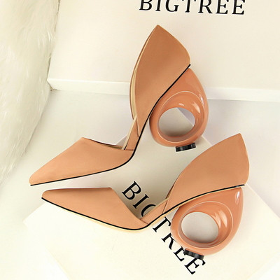 Női cipő nem szabványos sarokkal több színben