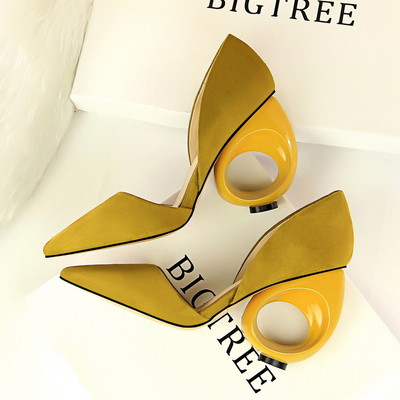 Női cipő nem szabványos sarokkal több színben