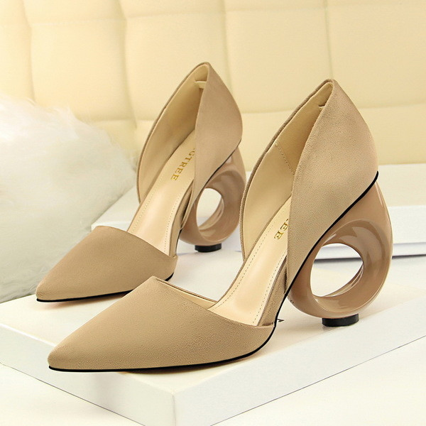 Női cipő nem szabványos sarokkal több színben