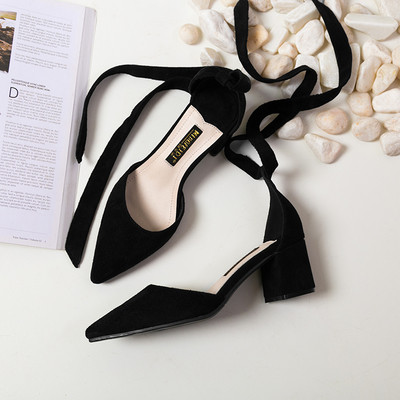 Stílusos velúr cipő fűzővel és vastag sarokkal