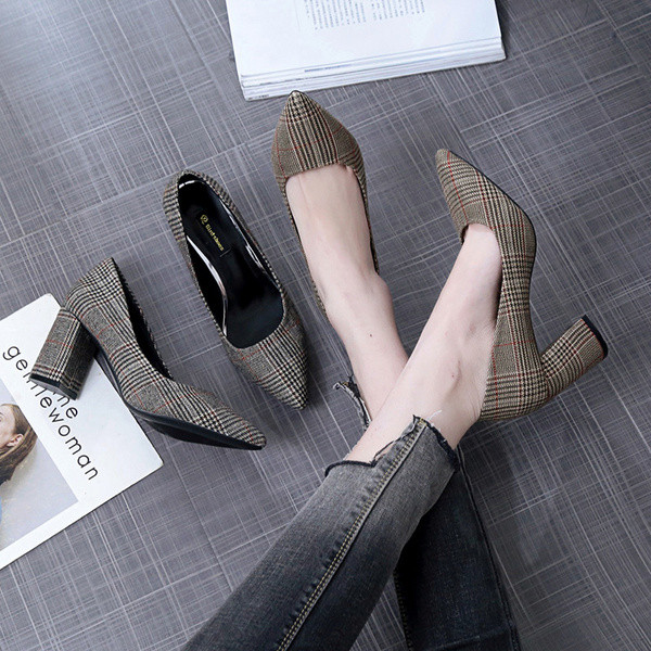 Elegáns kockás cipő két változatban vastag sarkú