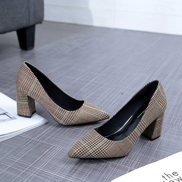 Elegáns kockás cipő két változatban vastag sarkú