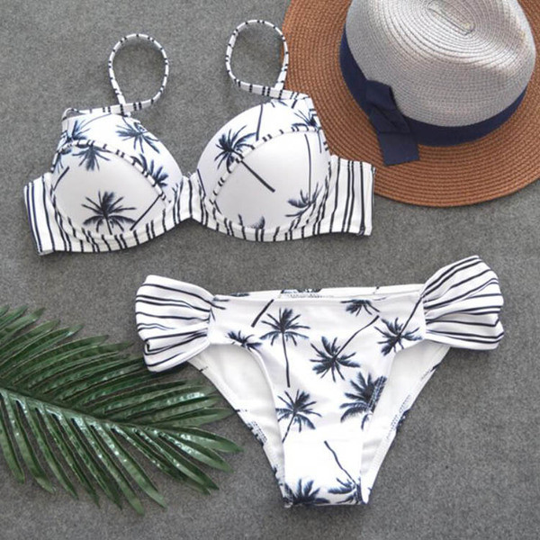 Női fürdőruha fehér színben, két részes virágmotívummal és csíkokkal