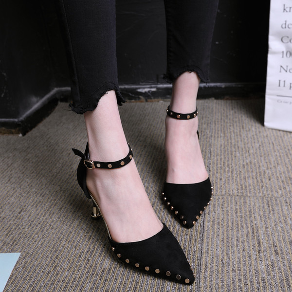 Női velúr cipő magas sarkú fém lyukakkal