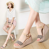 Alkalmi női platformszandál kövekkel és pántokkal, három színben