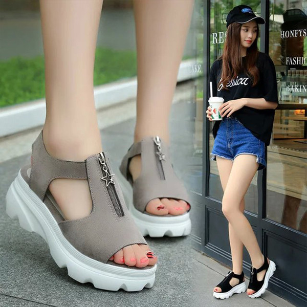 Női alkalmi velúr szandál cipzárral és fém elemekkel