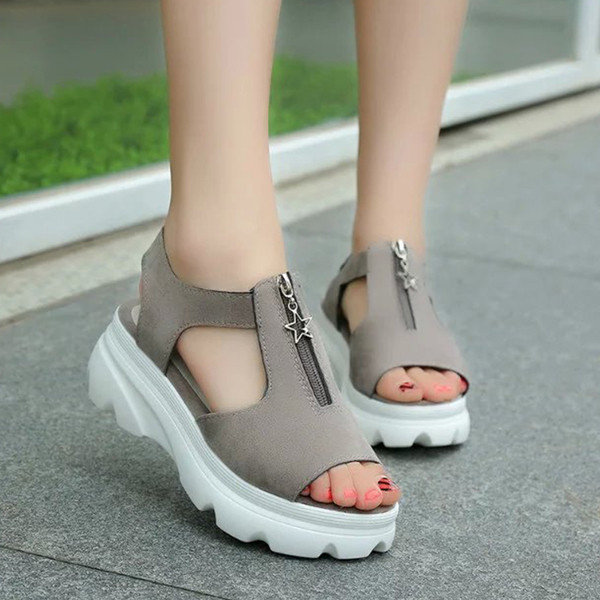 Női alkalmi velúr szandál cipzárral és fém elemekkel