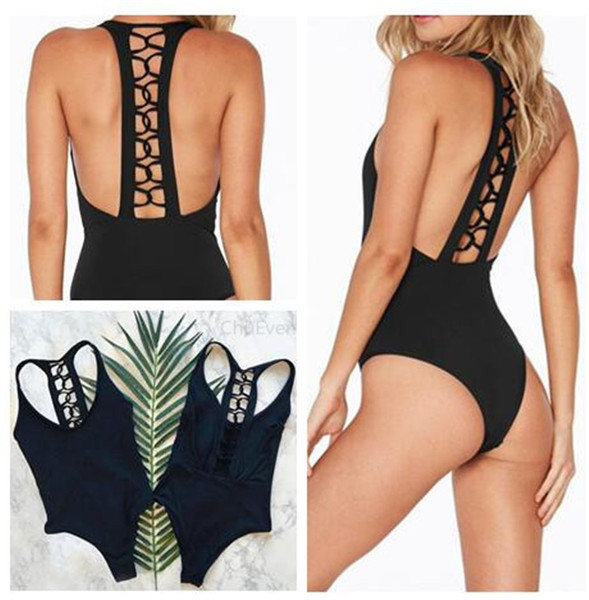 Teljes fürdőruha hölgyeknek fekete ruhában, mutatós háttal