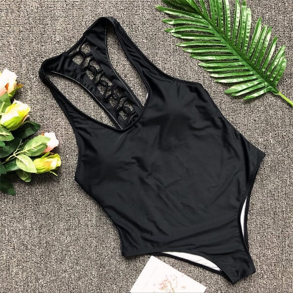 Teljes fürdőruha hölgyeknek fekete ruhában, mutatós háttal