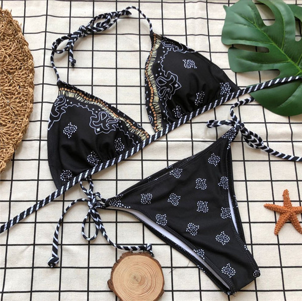 Női fürdőruha két részből, két színben