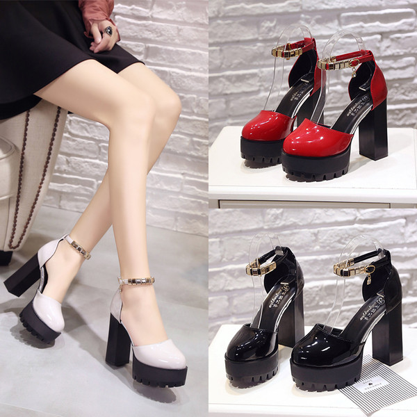 Női lakkcipő platform pántokkal, vastag magassarkúval, három színben