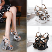 Nem szabványos női platformszandál két színben