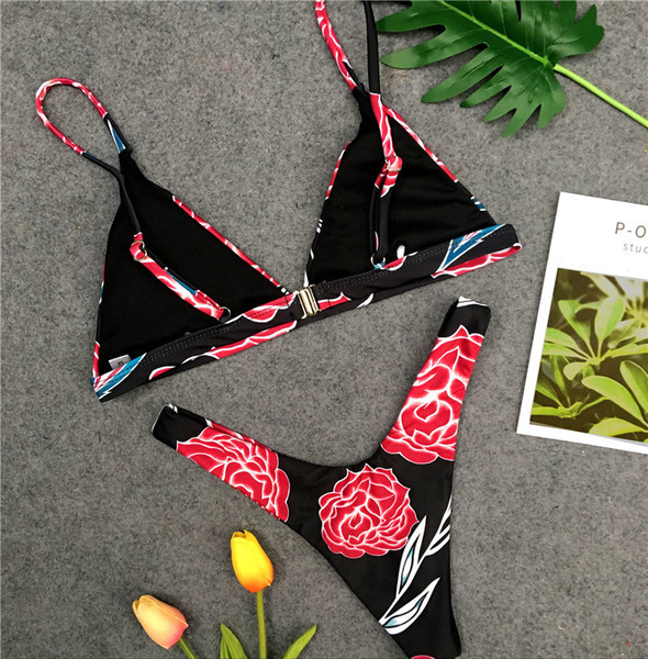 Stílusos színes női fürdőruha két részből