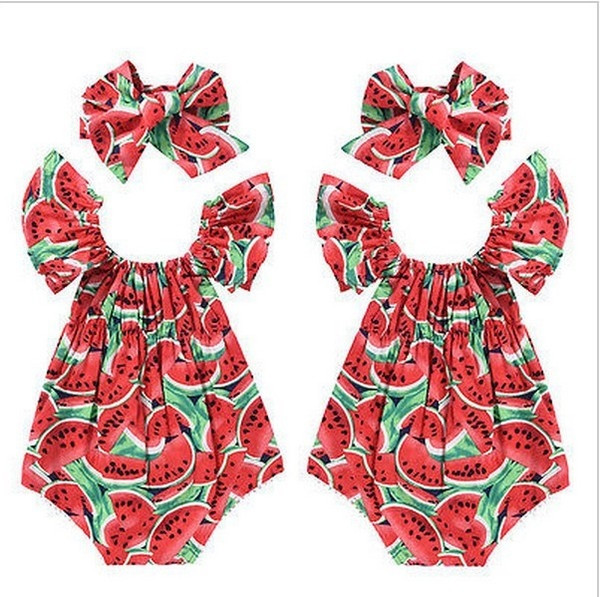 Gyengéd fürdőruha lányoknak két modellben