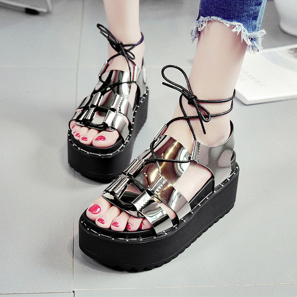 Női szandál platform megkötős két színben