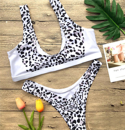 Kétrészes, leopárdmintás női fürdőruha, fehér színben