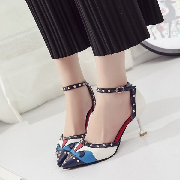 Női alkalmi, alacsony sarkú cipő érdekes dizájnnal