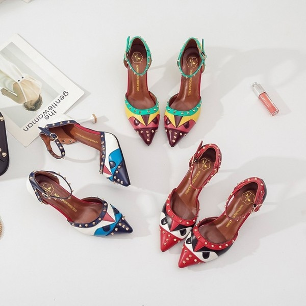 Női alkalmi, alacsony sarkú cipő érdekes dizájnnal