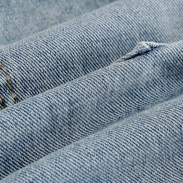 Női farmer rövidnadrág magas derékkal és övvel