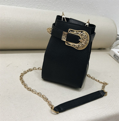 Κομψή, casual γυναικεία τσάντα μίνι σε τέσσερα χρώματα με διακοσμητικό κορδόνι και μεταλλική λαβή