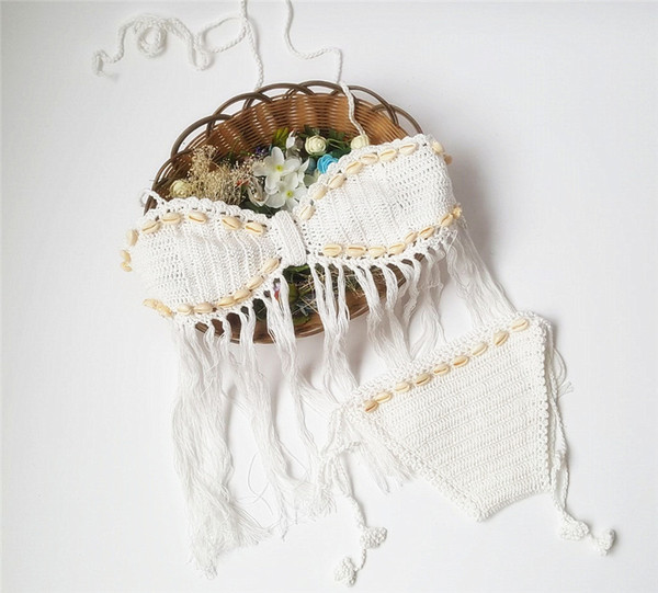 Női kötött fürdőruha vde alkatrészekből díszítéssel és rojtokkal