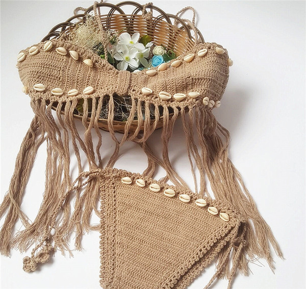 Női kötött fürdőruha vde alkatrészekből díszítéssel és rojtokkal