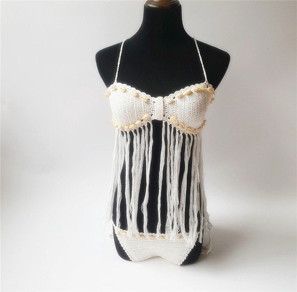 Női kötött fürdőruha vde alkatrészekből díszítéssel és rojtokkal